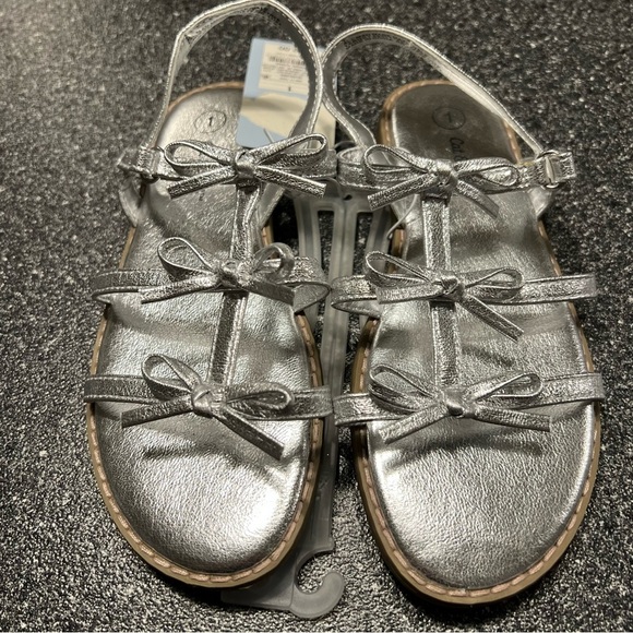 Cat & Jack Other - NWT Cat & Jack Metallic Silver Aria Bow Sandals for Kids- Size 1